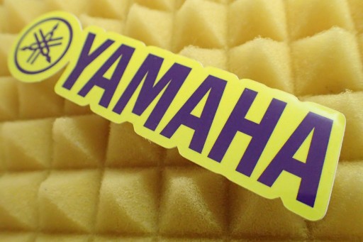 NÁLEPKA PRETEKOV YAMAHA 11,7 x 3 cm