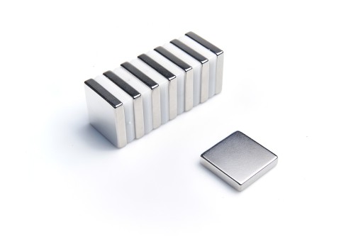 Neodymový tanierový magnet MPŁ 25x25x5 N38