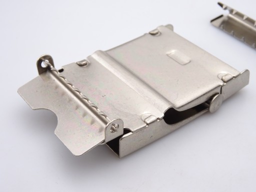 Spona na opasok so 40 mm strieborným hrotom