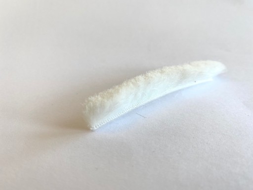 Kefa na ozvučnicu šatníka 6,7x12 mm s BIELYM lepidlom