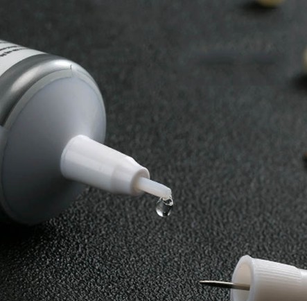SILNÉ UNIVERZÁLNE MONTÁŽNE LEPIDLO 15ML