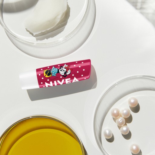NIVEA Disney Edition Minnie Mouse ošetrujúci rúž 4,8 g