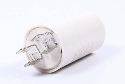 Štartovací kondenzátor motora 32uF/450V konektor/M8