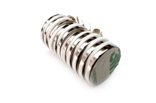 VALEC NEODYMIOVÝ MAGNET 17x2 mm S 3M LEPICÍ PÁSOU