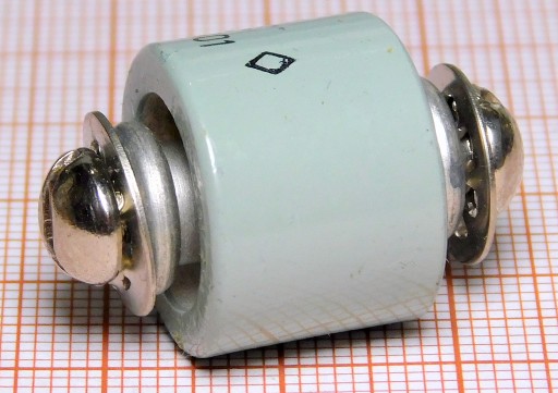 Keramický kondenzátor 3,3pF 6kV 5kWar K15U 1 P100