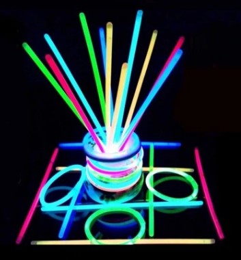 ŽIARENÉ FLUIORESCENTNÉ LED TYČKY BOJJE 50 KUSOV SVETELNÉ TYČKY HRA