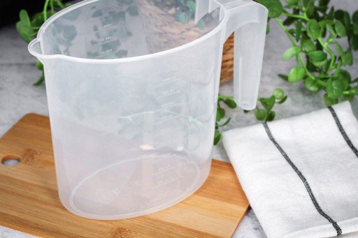 KUCHYŇSKÁ ODMERKA, HRNČEK S ODMERŇOVANÍM, OVÁLNY, 1L, TRANSPARENTNÝ S RÚČKOU