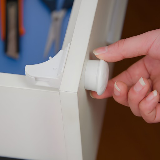 ZABEZPEČENIE DVERÍ SKRINÍ ZÁSUVKY MAGNETICKÝ ZÁMOK 4 KS X4