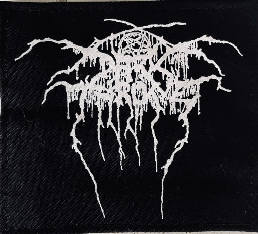 Čierna kovová nášivka DARKTHRONE (704).
