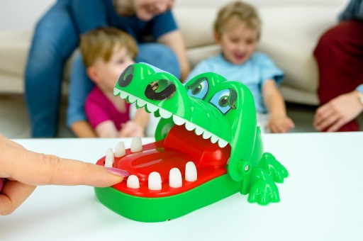 Hra krokodíl Caiman u zubára, arkádová hra pre deti, vzdelávacia rodinná hra
