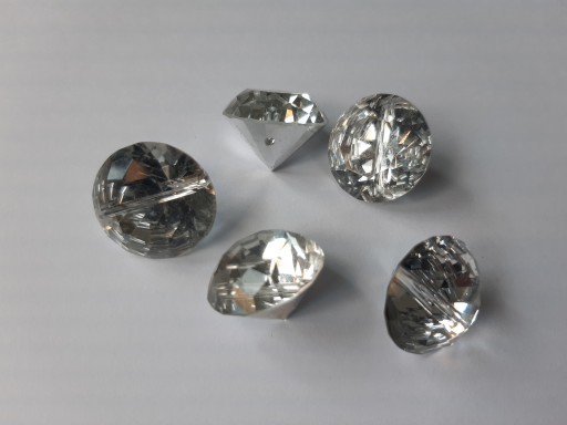 Čalúnický gombík s otvorom cez kryštál, 20mm