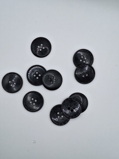 Plastový gombík čierny, 4 otvory, 23 mm, 5 kusov