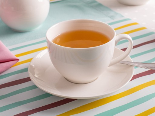 Porcelánová šálka a podšálka Altom Design Bella na kávu a čaj, 200 ml