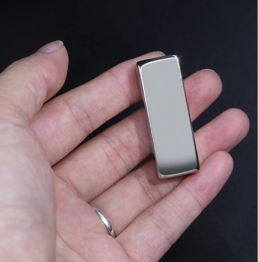 SILNÝ TANIER NEODYMOVÝ MAGNET 40x15x10