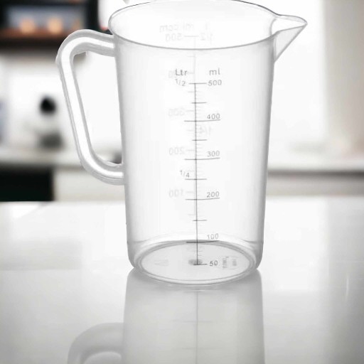 Plastový džbán s kuchynskou odmerkou na odmeranie mlieka, múky, cukru, 0,5l