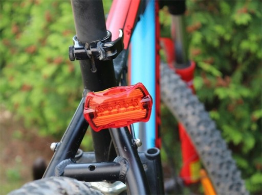 OSVETLENIE BICYKLA ZADNÁ BICYKELOVÁ LAMPA 5 LED