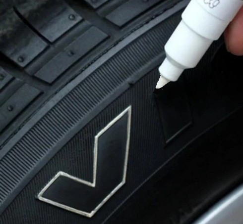 Permanentný biely popisovač TIRE na sklo, 1,2 mm