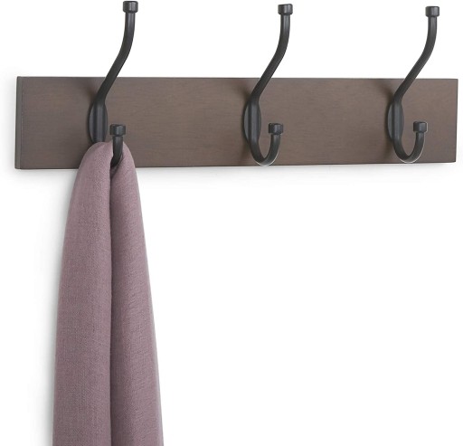 AMAZON BASICS DREVENÝ VEŠIAK 3 HÁČIKY 34 CM