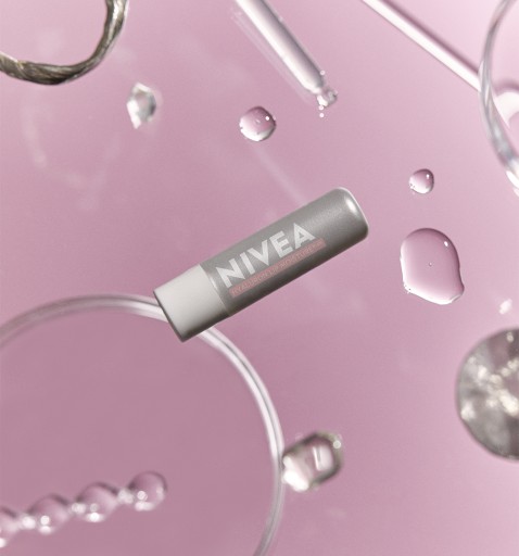 NIVEA HYALURON MOISTURE PLUS Ochranný balzam na pery 5,2g