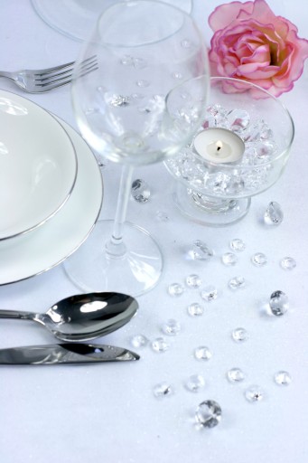DIAMANTOVÉ KONFETTI DIAMANTY na stôl priehľadné kryštály 12 mm 100 ks
