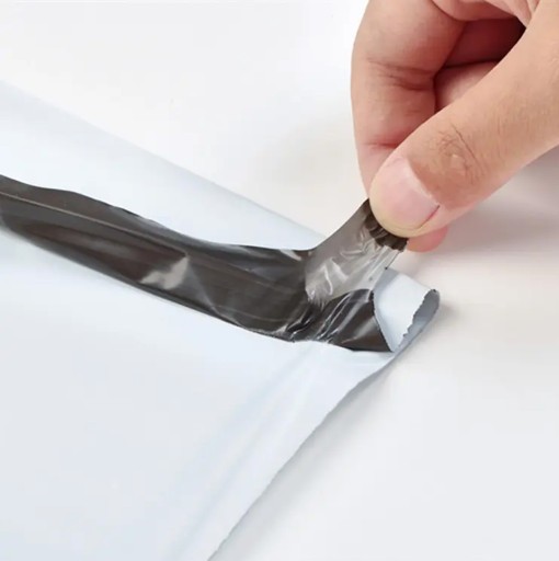 BIELE KURIÉRSKE FÓLIOVÉ BALENIA S RÚČKOU 260x350+70 50 ks