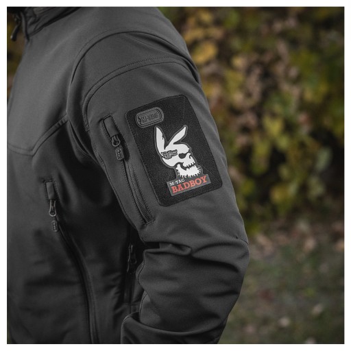 NÁŠIVKA ZNAKU BAD BOY, SVIETEĽNÝ VELCRO M-TAC, ČIERNA