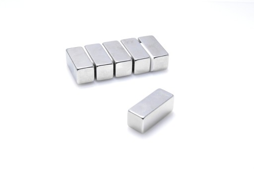 Neodymový tanierový magnet MPŁ 25x10x10 N38