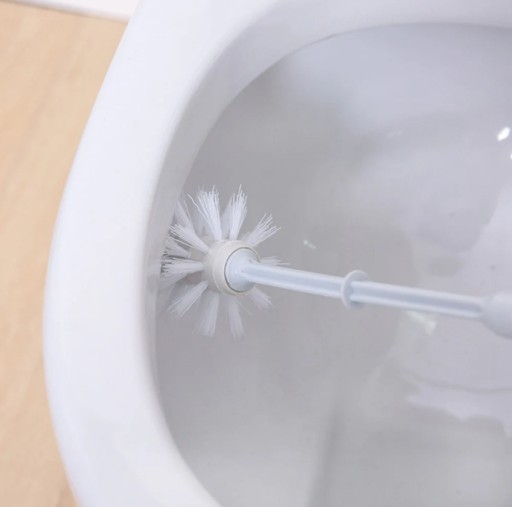 PRAKTICKÁ BIELA WC KEFA NA KÚPEĽŇOVÉ WC S NÁDOBOU