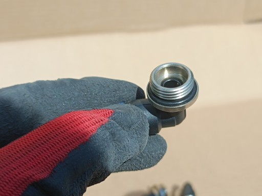 Uhlový pneumatický zásuvný konektor fi 8mm závit 3/8
