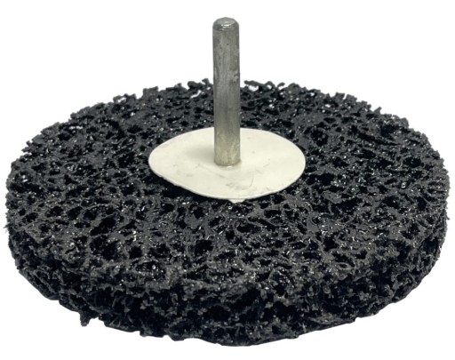 KOTOUČ NA ODSTRAŇOVANIE HRDZY, VLASY ČERNOHO MUŽA, 100 mm, NA DRŽIKU VRTÁKA