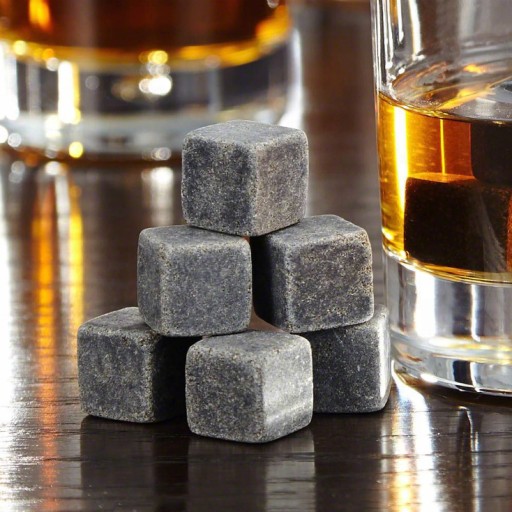 Kamenné kocky ľadu a kamene do nápojov Whisky