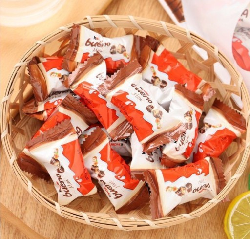 Kinder Bueno Mini 108g Ferrero Chocolate balenie vlašských orechov plnené oblátky