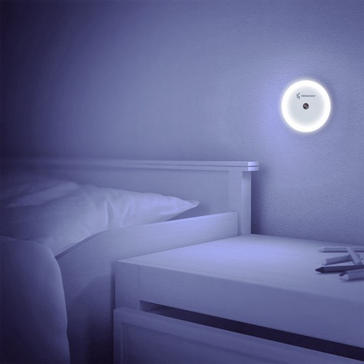 Nočná lampa do zásuvky s LED senzorom súmraku pre deti