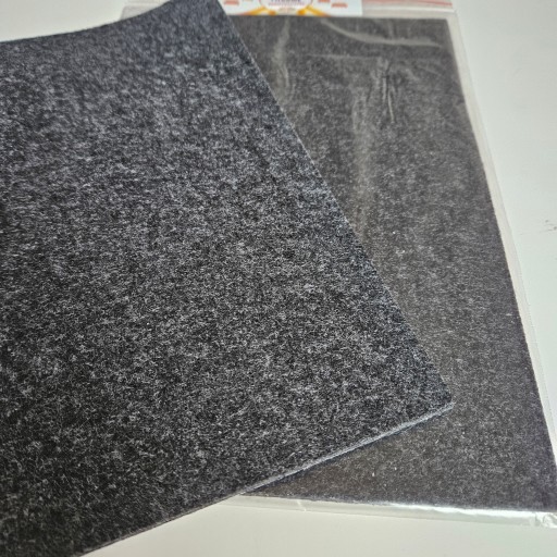 PLSTENÁ PODLOŽKA ANTRACITOVÁ GRAFITOVÁ MELANGE 4 MM SAMOLEPIACA POD NÁBYTOK 20X30CM