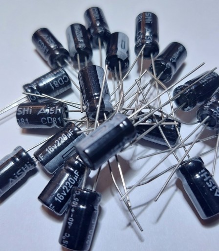 Elektrolytický kondenzátor 220uF 16V (105) - 10 ks
