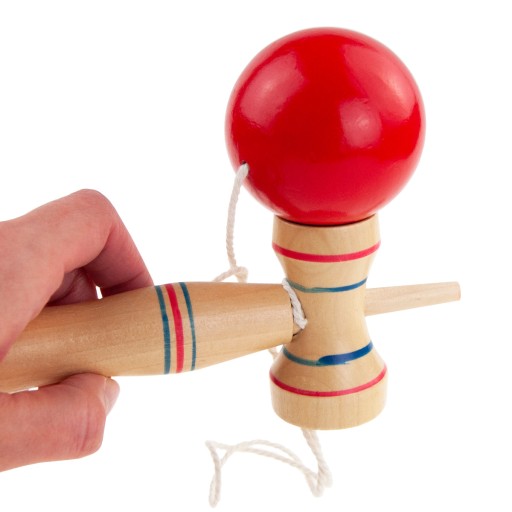 KENDAMA DREVENÁ KLASICKÁ JAPONSKÁ ZRUČNOSTNÁ HRA CHYTNUTIE LOPTY