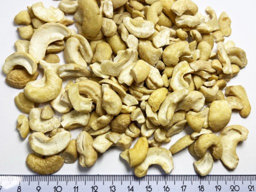 Kešu polovice a štvrtiny 500 g kešu orieškov