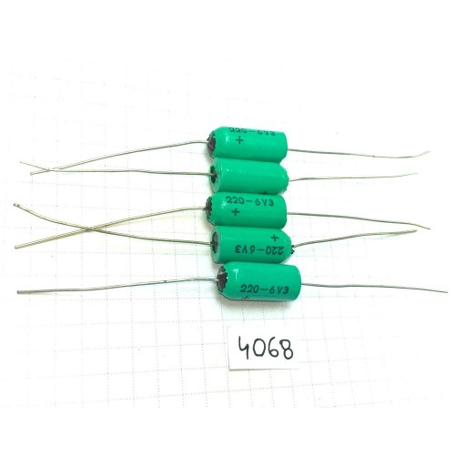 Tantal 220uF 6,3V 9x18 20% Unitra-Elwa axiálne x2