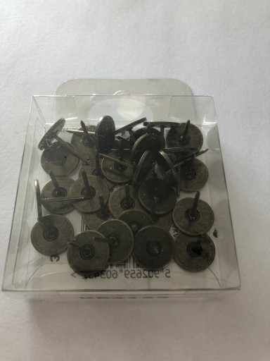 GOMBÍKY NA ČALÚNENIE mosadzné špendlíky 16 mm - 30 ks