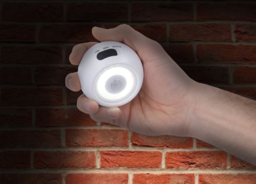 Lampa Lethe na batérie s pohybovým a súmrakovým senzorom, výkon 3W, biela