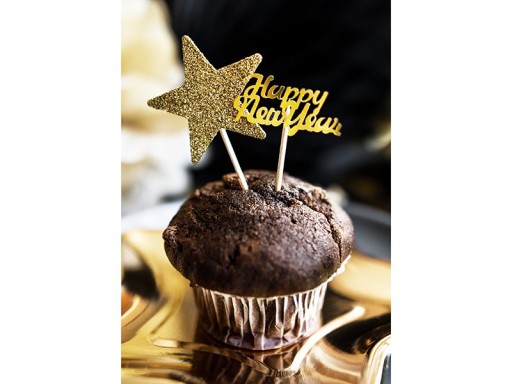 Konfety na Silvestra, zlatý nápis Happy New Year