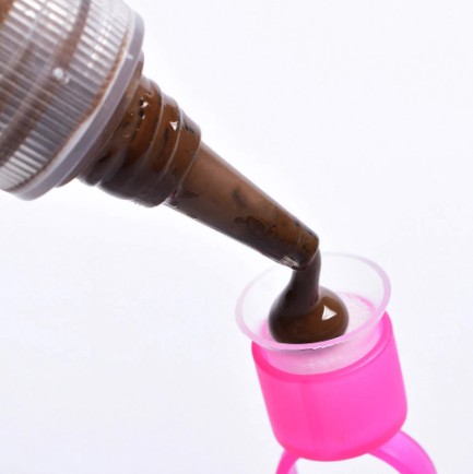 Prsteňový pohár s hubkou na farbivo na permanentný make-up | RUŽOVÁ