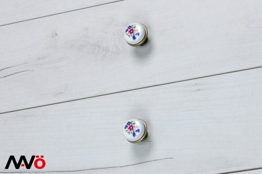 NÁBYTOKOVÝ GOMBÍK PORCELÁNOVÁ SKRINÍKOVÝ GOMBÍK SO VZOROM