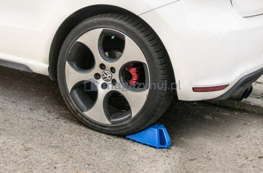Modrý podložný klin so zámkom a brzdou