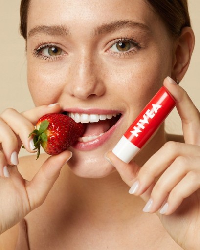 Ochranný rúž NIVEA STRAWBERRY Shine