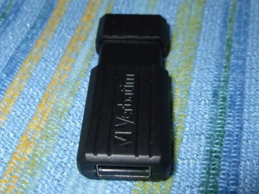 Verbatim 8GB USB 2.0 PinStripe