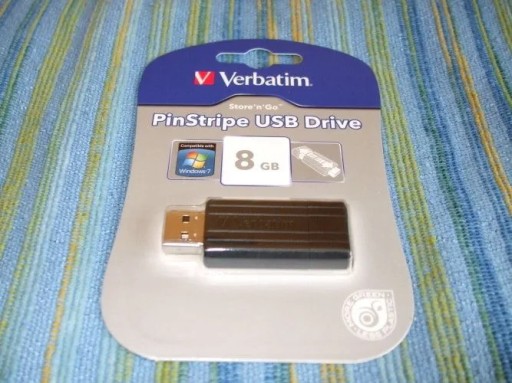 Verbatim 8GB USB 2.0 PinStripe