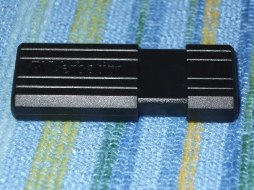 Verbatim 8GB USB 2.0 PinStripe