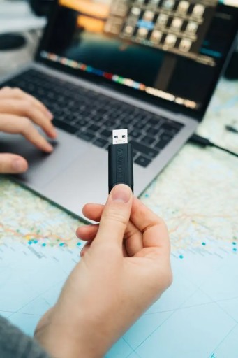 Verbatim 32GB PinStripe USB 3.0 kľúč