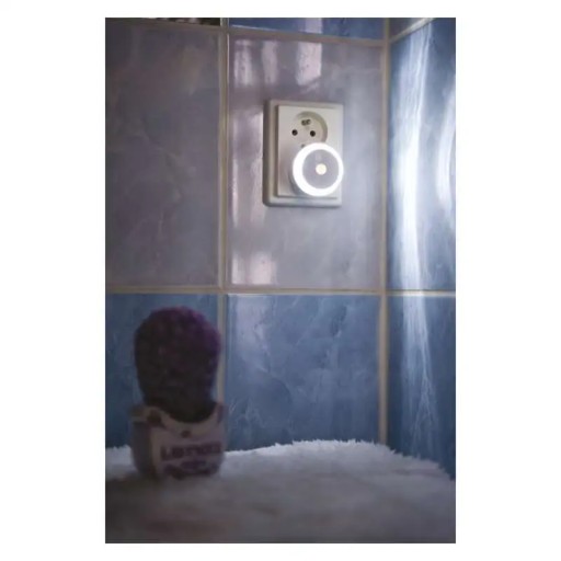 LED nočné svietidlo do zásuvky 230V so súmrakovým senzorom EMOS Lighting P330